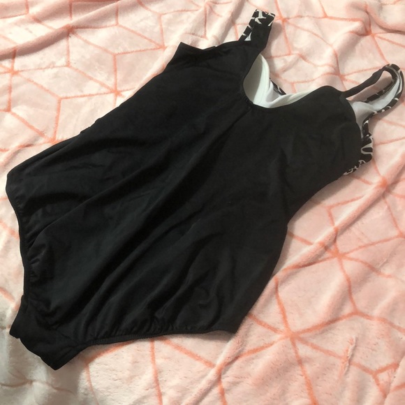 Giraffe Print One-Piece Swimsuit 🦒 - Picture 2 of 3